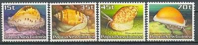Dwie "królewskie" porcelanki na znaczkach z Papui Nowej Gwinei, 1986.
